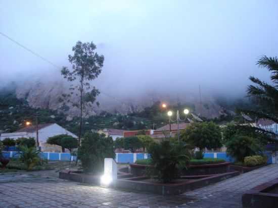 NEBLINA (VISTA DE DENTRO DA IGREJA NOSSA SENHORA DOS MILAGRES), POR KATIUSCIA DANTAS - BREJO DO CRUZ - PB