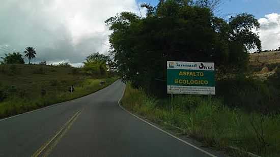 RODOVIA BR-324 EM CANDEIAS-BA-FOTO:ANDRE L. S. LACERDA - CANDEIAS - BA