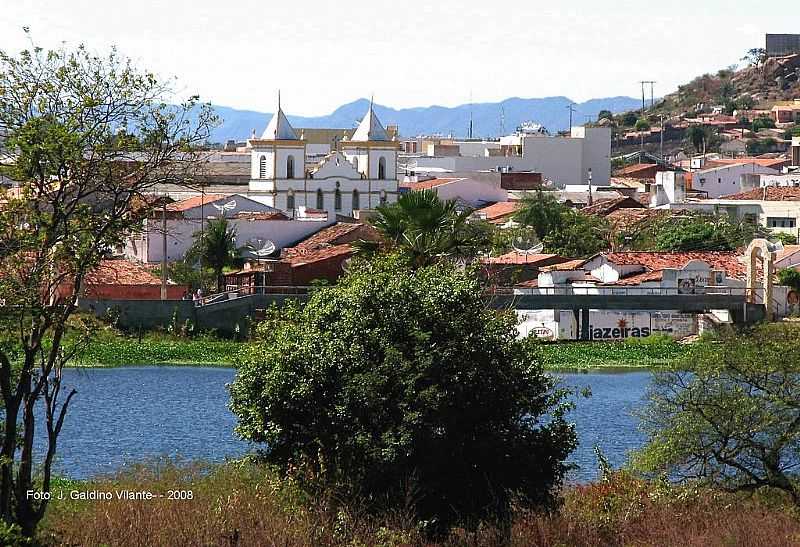 CAJAZEIRAS-PB-O LAGO E PARCIAL DA CIDADE-FOTO:GALDINOVILANTE - CAJAZEIRAS - PB