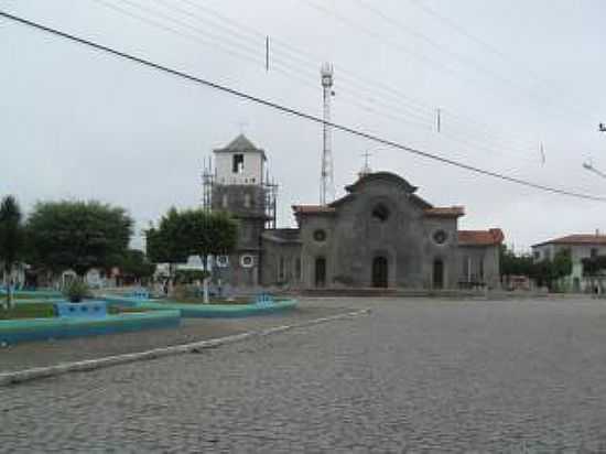 PRAA E IGREJA MATRIZ DE CANSANO-BA-FOTO:INTERIORDABAHIA. - CANSANO - BA