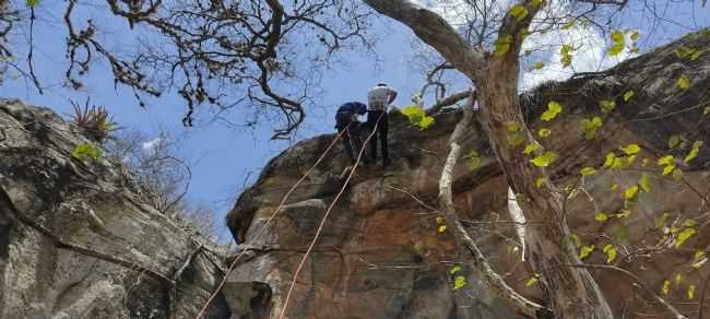 RAPEL NA SERRA DE DONA INS, POR ANTONIO J A NETO - DONA INS - PB