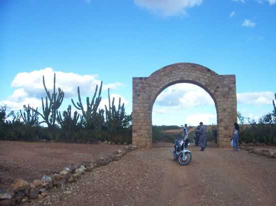 ENTRADA DO PARQUE NACIONAL, POR ADRIANA FARIAS ROSA - CANUDOS - BA