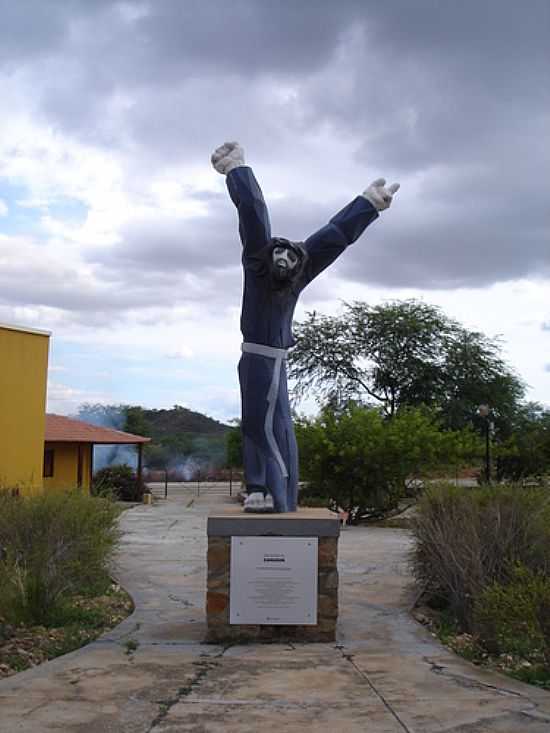 EL MEMORIAL ANTONIO CONSELHEIRO PO ZEOLITHE - CANUDOS - BA