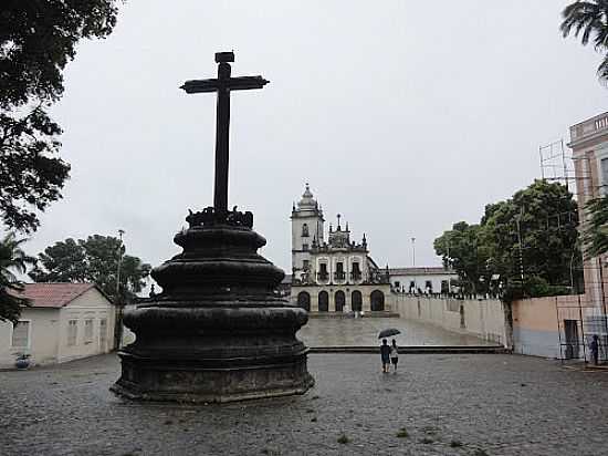 CRUZEIRO E IGREJA DE SO FRANCISCO[PATRIMNIO HISTRICO NACIONAL]EM JOO PESSOA-PB-FOTO:PAULO YUJI TAKARADA - JOO PESSOA - PB