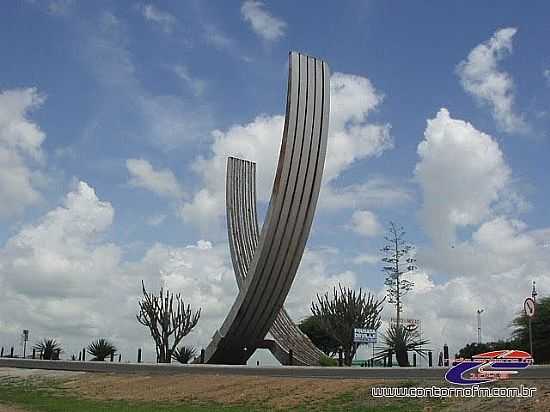 MONUMENTO NA ENTRADA DE CAPIM GROSSO-BA-FOTO:LUCIVAL - CAPIM GROSSO - BA