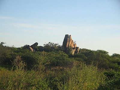 PEDRA GRANTICA-FOTO:ARGEMIRO ARAUJO LEIT  - OLHO D' GUA - PB