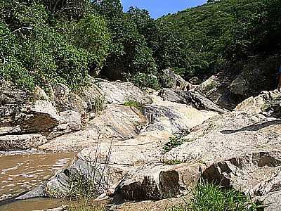 CACHOEIRA POR MANU DE VERDUN - PILEZINHOS - PB