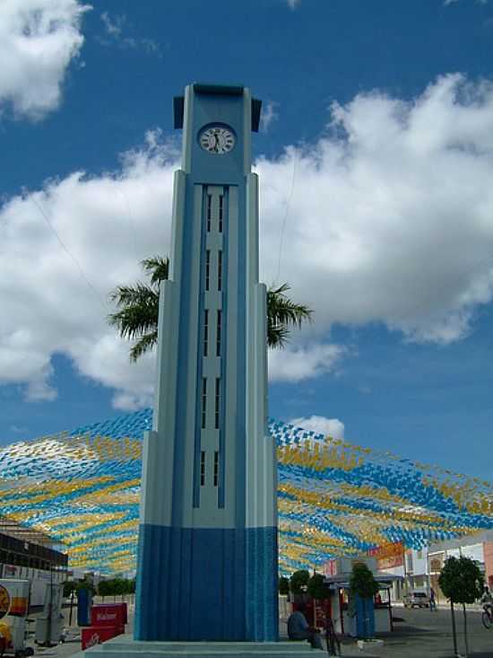 COLUNA DA HORA EM POMBAL-PB-FOTO:MERIT_NEIT - POMBAL - PB