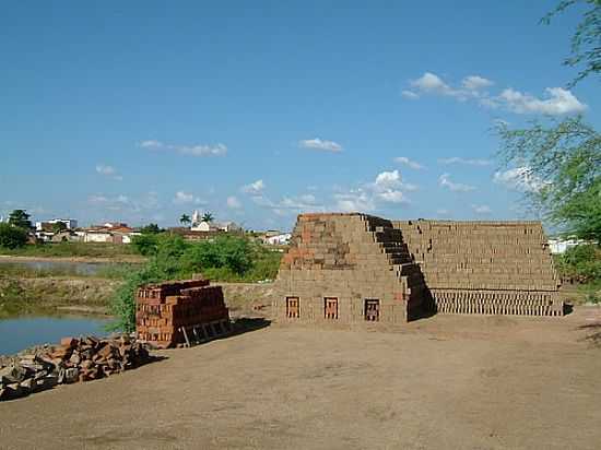 FORNO PARA COZER TIJOLO ARTESANAL EM POMBAL-PB-FOTO:MERIT_NEIT - POMBAL - PB