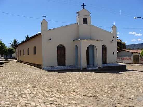 IGREJA CATLICA EM CARIPARE-FOTO:UOSTON BOMFIM - CARIPARE - BA