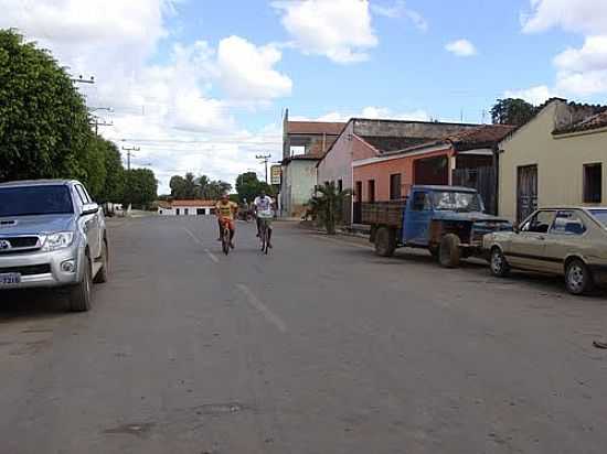 RUA GRANDE PRINCIPAL-FOTO:UOSTON BOMFIM - CARIPARE - BA