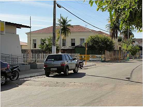 RUA JACOB FRANTZ, CENTRO. ESSA ESCOLA MAIS ANTIGA DE SO JOO, POR LAMARTINE NOBRE - SO JOO DO RIO DO PEIXE - PB