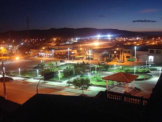 VISTA NOTURNA DA PRAA DIONSIO CERQUEIRA EM CASTRO ALVES-BA-FOTO:DGBRUM - CASTRO ALVES - BA