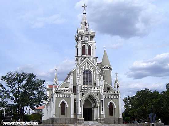 CATEDRAL DO SENHOR BOM JESUS DOS REMDIOS-FOTO:VICENTE A. QUEIROZ - AFOGADOS DA INGAZEIRA - PE