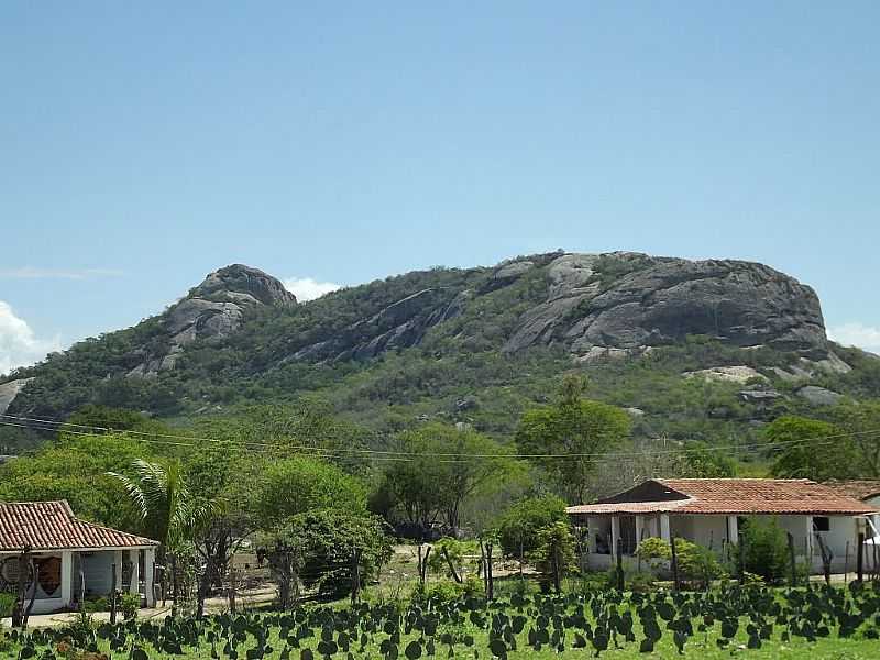 ALAGOINHA-PE-PARCIAL DA CIDADE E A SERRA DO GAVIO-FOTO:ROBERTO INOJOSA - ALAGOINHA - PE