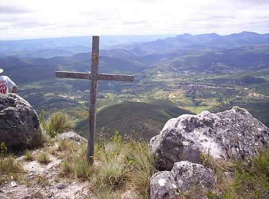 CRUZEIRO NO TOPO DA SERRA DA TROMBA EM CATOLS-BA-FOTO:TONINHOCAVANHA - CATOLS - BA