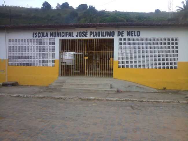 ECOLA MUNICIPAL JOSE PIAUYLINO DE MELO BENTIVI, POR NINA - BENTIVI - PE