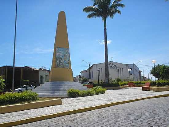 OBELISCO AO PAPACAA E IGREJA DE BOM CONSELHO-FOTO:TENORIO CAVALCANTE - BOM CONSELHO - PE