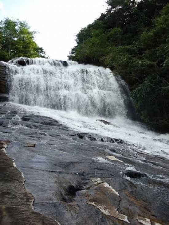 CACHOEIRA DO ENGENHO BARRA AZUL EM BONITO-FOTO:HELANDSON SILVA - BONITO - PE