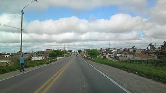 RODOVIA BR 423 EM CACHOEIRINHA-FOTO:ANDRE L. S. LACERDA - CACHOEIRINHA - PE