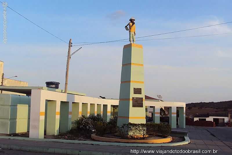 CAPOEIRAS-PE-MONUMENTO AO TRABALHADOR RURAL-FOTO:SERGIO FALCETTI - CAPOEIRAS - PE