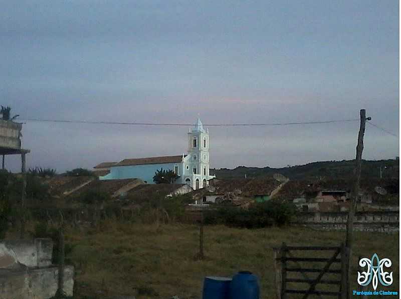 CIMBRES-PE-VISTA DO CENTRO COM A  PARQUIA DE N.SRA.DAS MONTANHAS-FOTO:FACEBBOOK - CIMBRES - PE