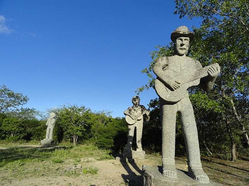  FAZENDO NOVA E O PARQUE DAS ESCULTURAS GIGANTES DE PEDRAS GRANITOS FEITAS PELOS ARTESES DA REGIO - POR WALTER LEITE  - FAZENDA NOVA - PE