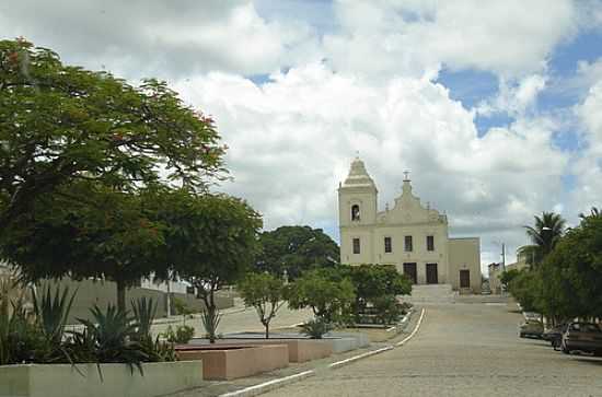 PRAA E IGREJA-FOTO:MAGALHES JAIME - FLORES - PE