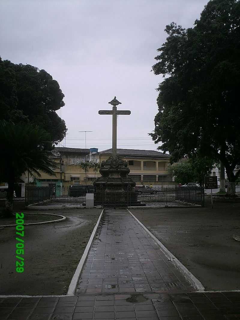 GOIANA-PE-CRUZEIRO EM FRENTE  IGREJA DO CARMO-FOTO:MARCUS JUNIOR - GOIANA - PE