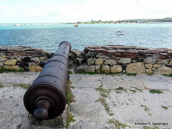 CANHO DO FORTE APONTADO PARA A ILHOTA DA COROA DO AVI EM ITAMARAC-PE-FOTO:EMERSON R. ZAMPROGNO - ITAMARAC - PE