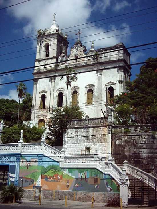 IGREJA DA SANTSSIMA TRINDADE DOS CATIVOS NA AV.JEQUITIA,GUA DE MENINOS,EM COMRCIO-BA-FOTO:OTAVIO NEVES CARDOSO - COMRCIO - BA