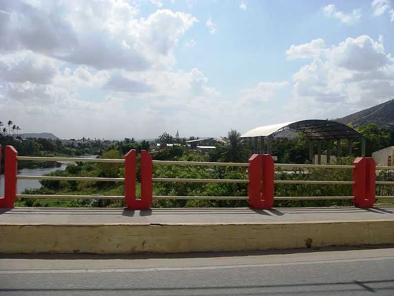 LIMOEIRO-PE-PONTE SOBRE O RIO CAPIBARIBE-FOTO:JORGE HIRATA - LIMOEIRO - PE