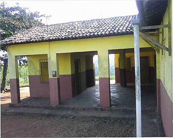 ESCOLA MUNICIPAL - TAVARES, POR BAIARDO L.L.FILHO - MACHADOS - PE