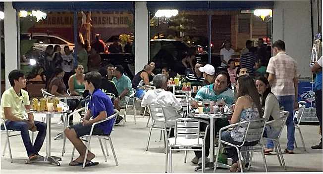 PRAA DA ALIMENTAO DO MERCADO MULTICULTURAL NO CENTRO DE MACHADOS, POR SILVIO BORBA - MACHADOS - PE