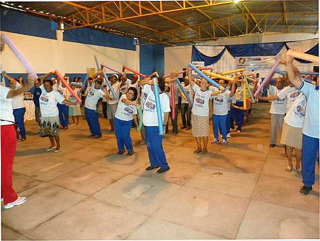 A TERCEIRA IDADE MACHADENSE PARTICIPANDO DE ATIVIDADES RECREATIVAS, POR SILVIO BORBA - MACHADOS - PE