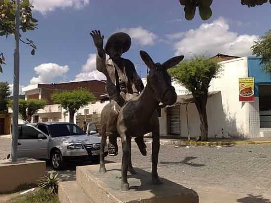 MONUMENTO NA ENTRADA DA CIDADE DE PANELAS-PE-FOTO:MARCELO0508 - PANELAS - PE