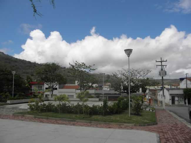 PRAA EM FRENTE  IGREJA, POR GILZETE GALVO - PANELAS - PE