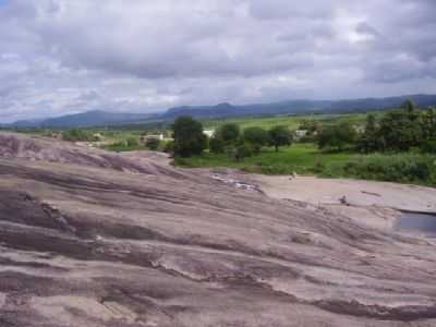 UM PEDACINHO DO CARTO POSTAL DA CIDADE, POR FLVIO CAVALCANTI - PEDRA - PE