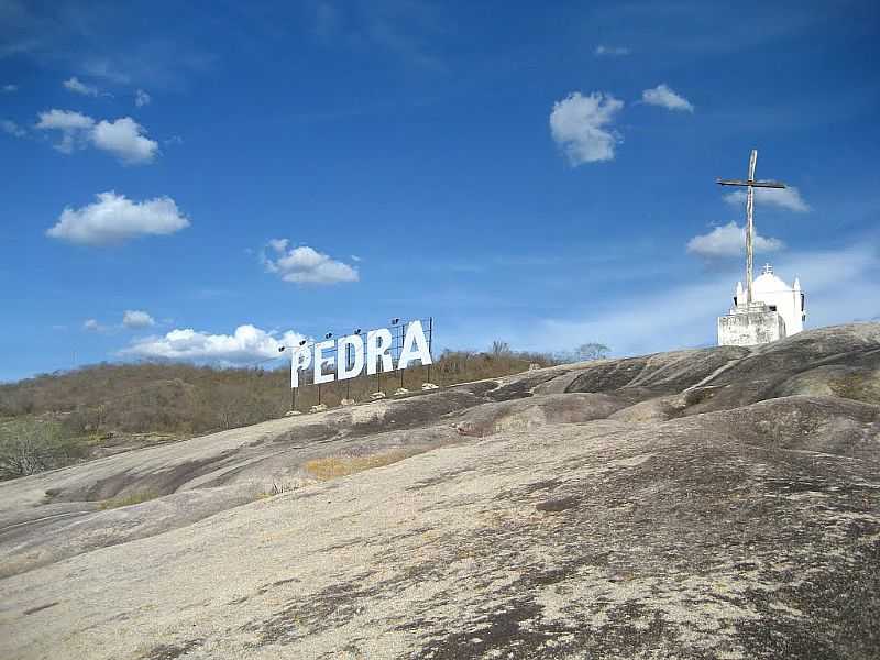 PEDRA-PE-CAPELA DO CRUZEIRO-FOTO:LIDA GOES - PEDRA - PE
