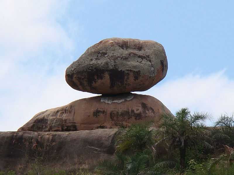 PEDRA-PE-EQUILBRIO DA NATUREZA-FOTO:ELIO ROCHA - PEDRA - PE