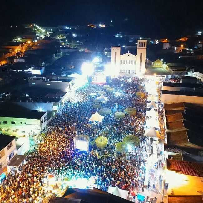 TRADICIONAL FESTA DE REIS, POR FLVIO CAVALCANTI - PEDRA - PE