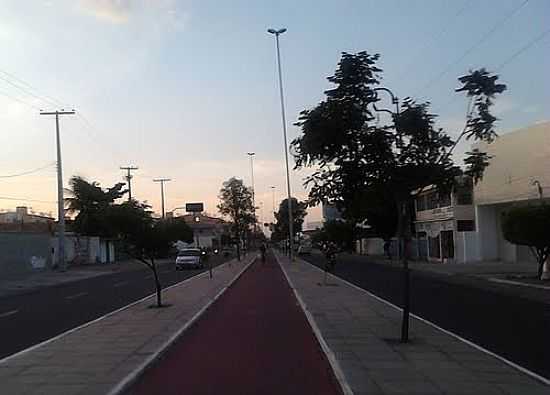 AVENIDA DA INTEGRAO EM PETROLINA-PE-FOTO:JORGE HIRATA - PETROLINA - PE