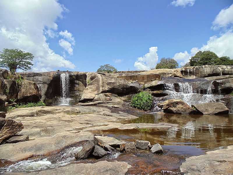 RAINHA ISABEL-PE-CACHOEIRA DA RAINHA-FOTO:FABIANA SOARES - RAINHA ISABEL - PE