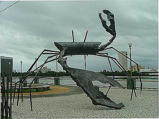 ESCULTURA NA PRAA EM RECIFE-FOTO:LUIZ MARON - RECIFE - PE