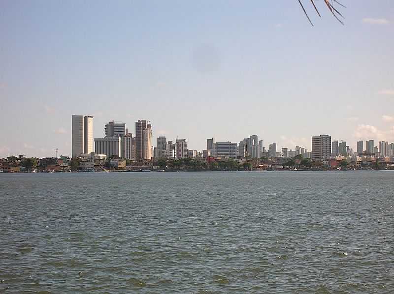 RECIFE-PE-CHEGANDO NA CIDADE-FOTO:ROBERTO INOJOSA - RECIFE - PE