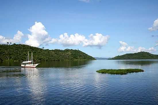 BARCO NO RIO EM COQUEIROS-FOTO:RAIMUNDO LARANJEIRA - COQUEIROS - BA