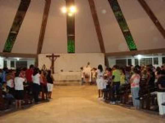 INTERIOR DO SANTURIO DA ME RAINHA-FOTO:FABRICIO SOBREIRA - SALGUEIRO - PE