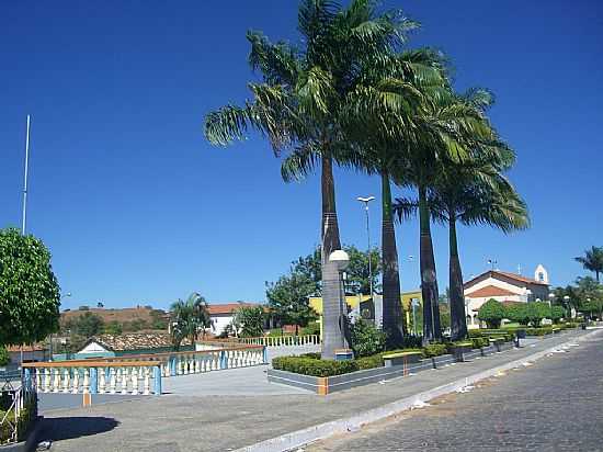 PRAA DE EVENTOS DEOCLIDES FERREIRA LOPES EM CORIBE-FOTO:RMULO HENOK - CORIBE - BA