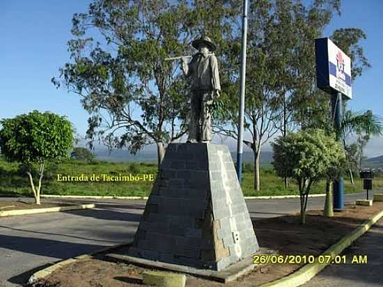 MONUMENTO NA ENTRADA DA CIDADE DE TACAIMB-PE-FOTO:WLUIZ - TACAIMB - PE