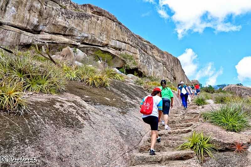 VENTUROSA-PE-ESCADARRIA DA PEDRA FURADA-FOTO:P.C.CAVALCANTI - VENTUROSA - PE